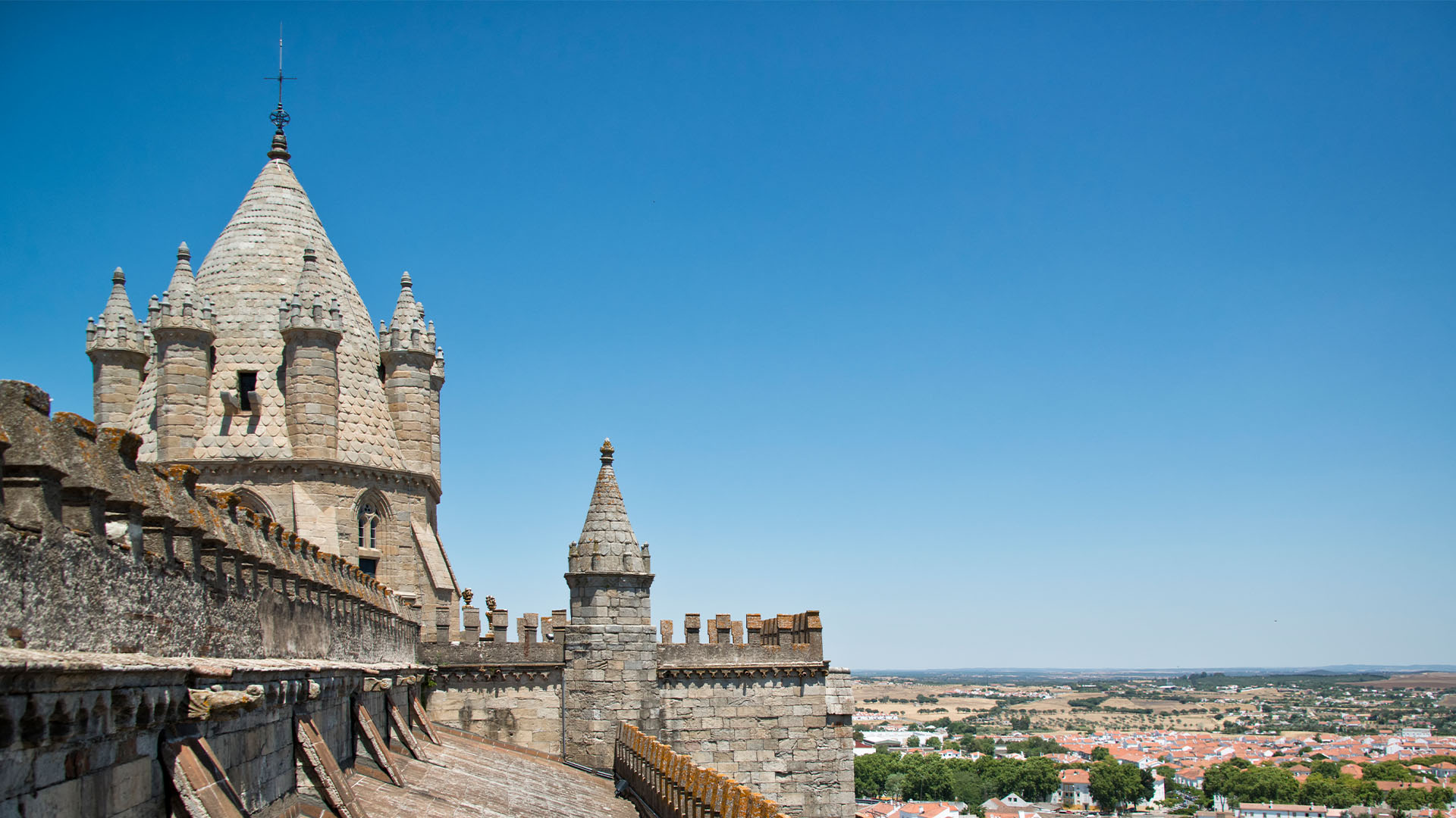 City view from the rooftop of Evora Cathedral