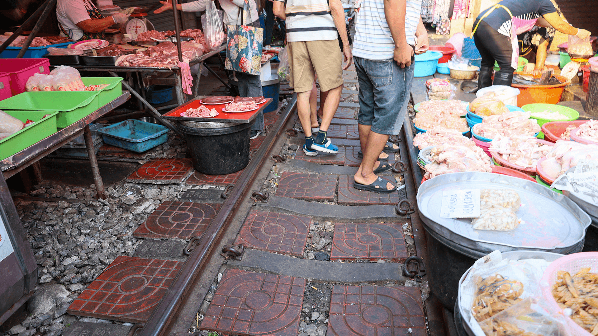 Maeklong Railway Market