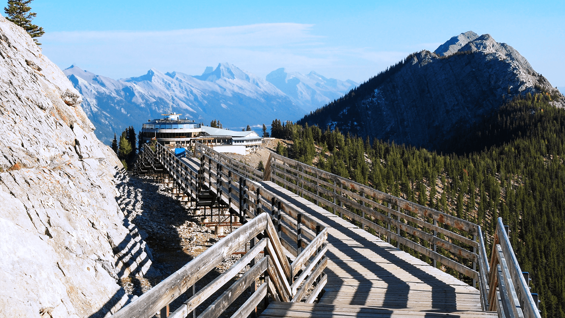 Skywalk boardwalk high up in the Canadian Rockies