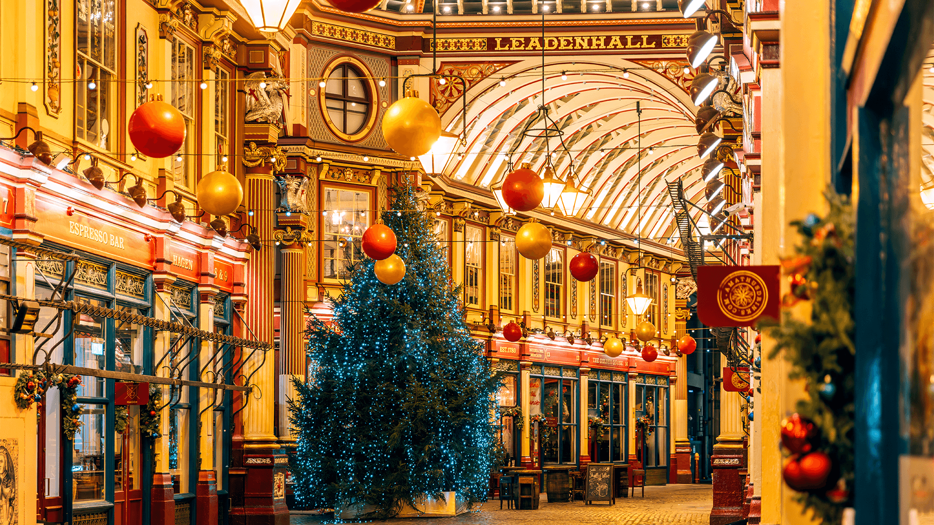 Christmas tree at Leadenhall Market at night